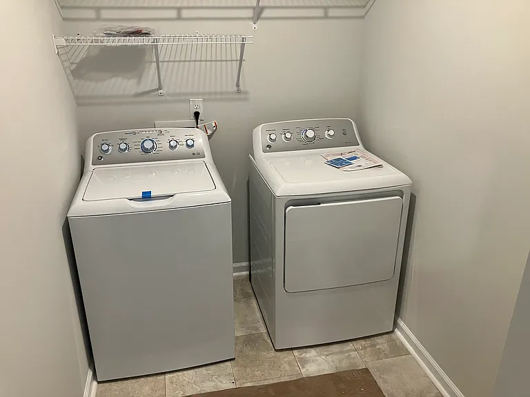 Washer/Dryer (upstairs)
