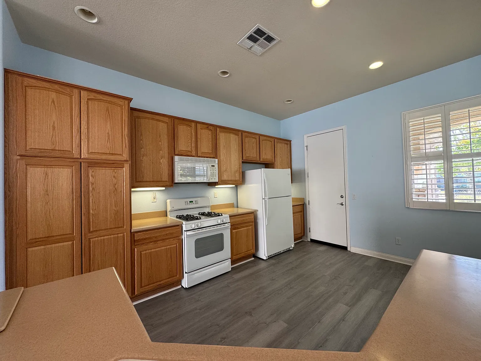 2 bed, 1205 sqft, $2,300 — Photo 4