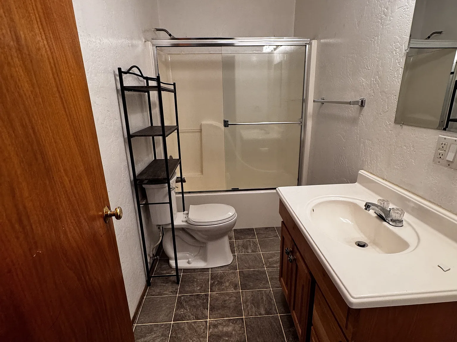 large, updated 3 bed 2 bath — Photo 2