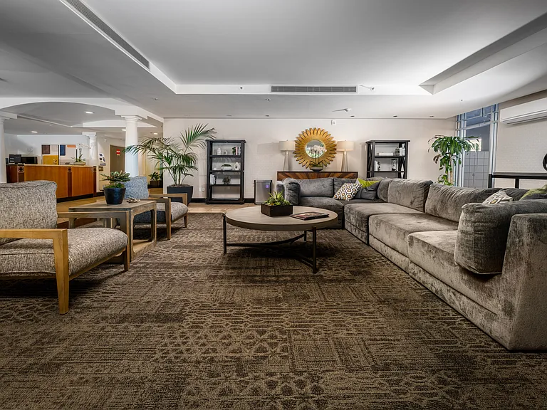 Tan Plaza Apartments — Photo 36