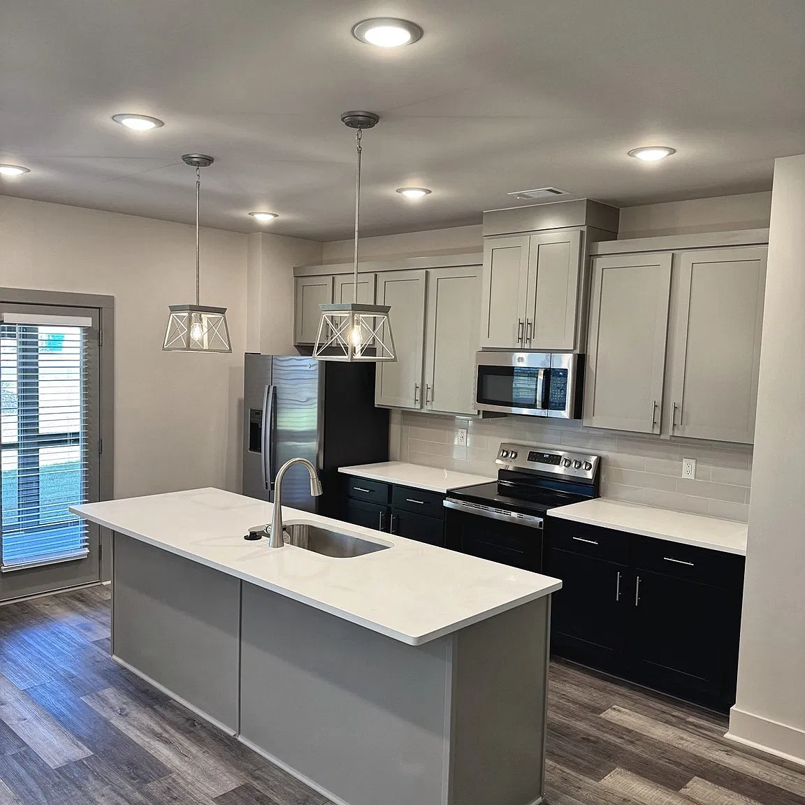 4 bed, 1909 sqft, $2,800 — Photo 3