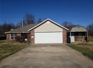 600 Avalon Dr, Gentry, AR 72734