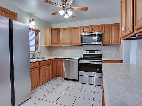 4th image of 970 SW 3rd Avenue