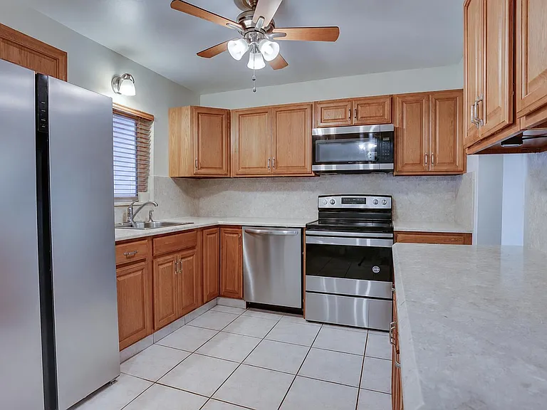 970 SW 3rd Ave — Photo 4