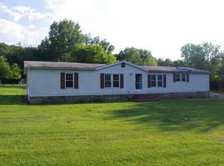 1194 E Hookstown Grade Rd, Clinton, PA 15026