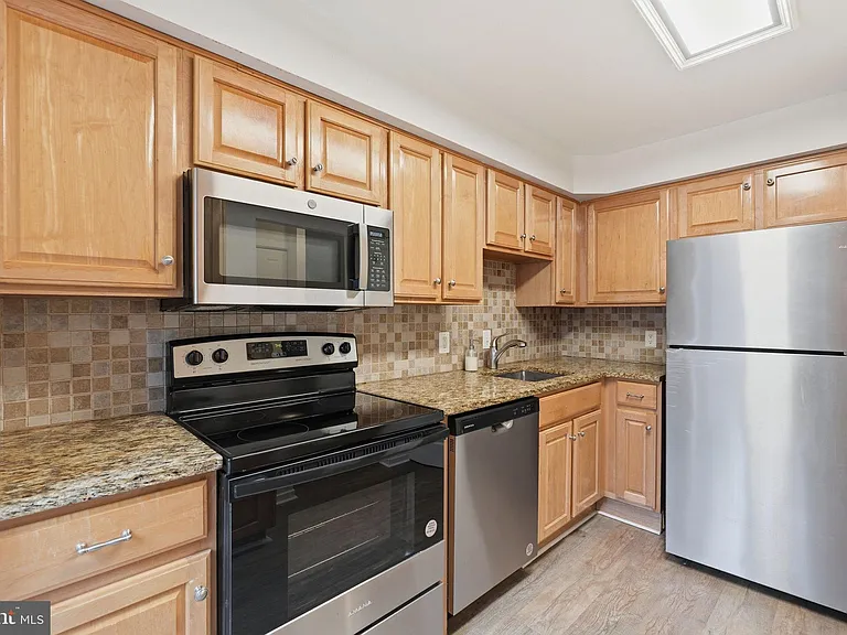 975 S Taylor St — Photo 14