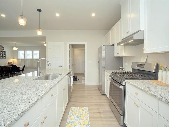 5th image of 115 Sierra Dr