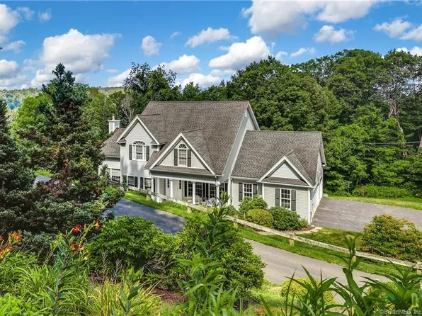 14 Hanover Road, Newtown, CT 06470