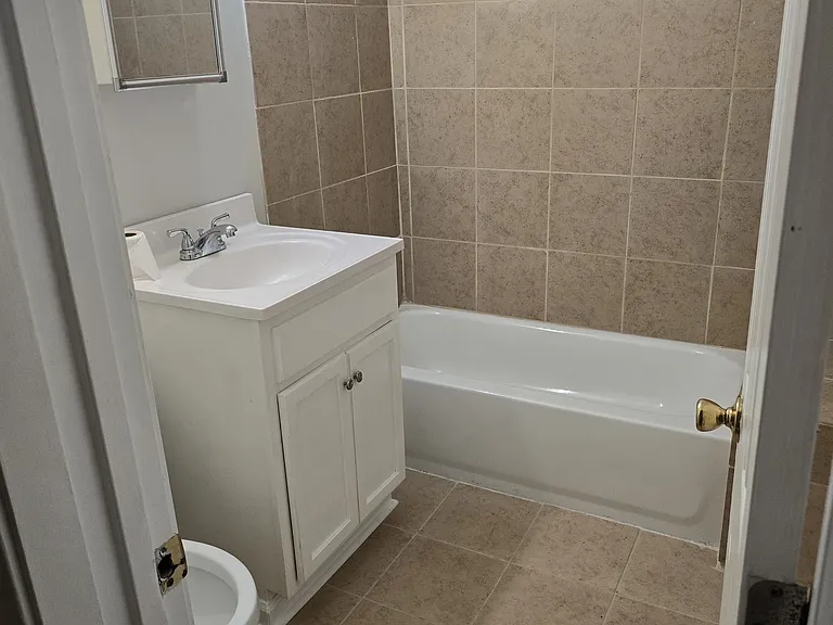 323 Ena St — Photo 11