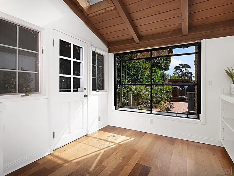 573 Amphitheatre Dr — Photo 13