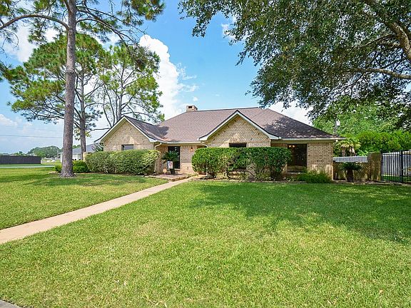 2nd image of 1210 Quail Hollow Dr