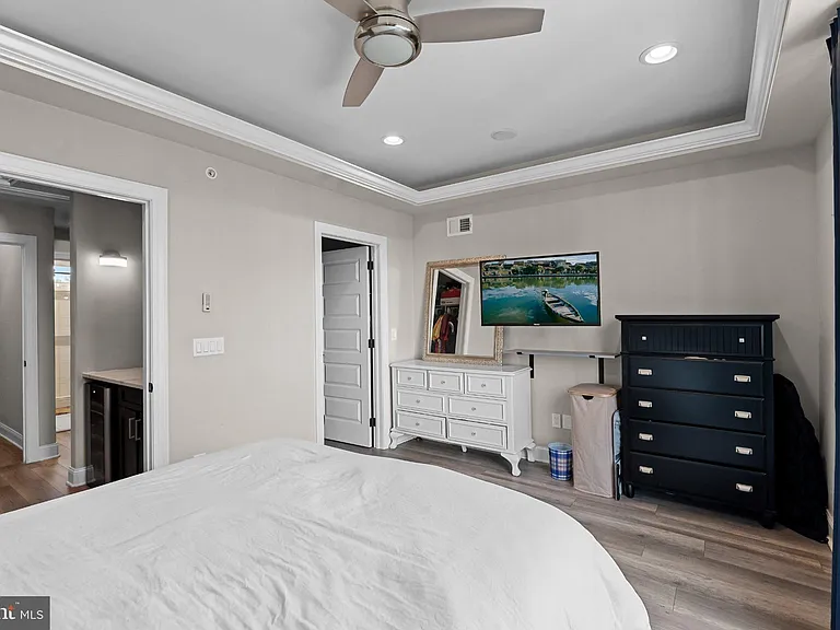1528 W Seybert St — Photo 26