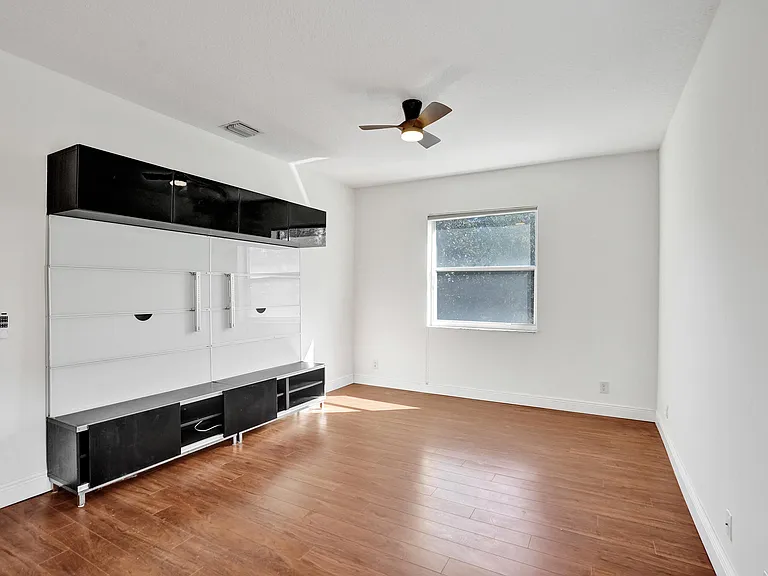 4214 NW 38th Dr — Photo 37