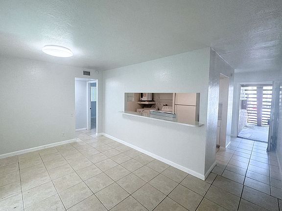 2nd image of 4539 Treehouse Ln APT 4A