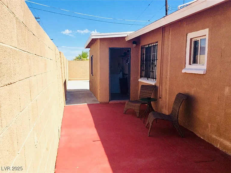 5108 Wilbur St — Photo 35