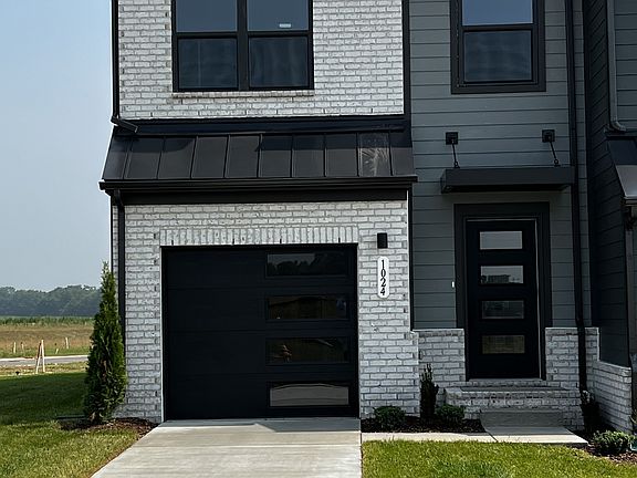 3rd image of 1024 Riverbrook End