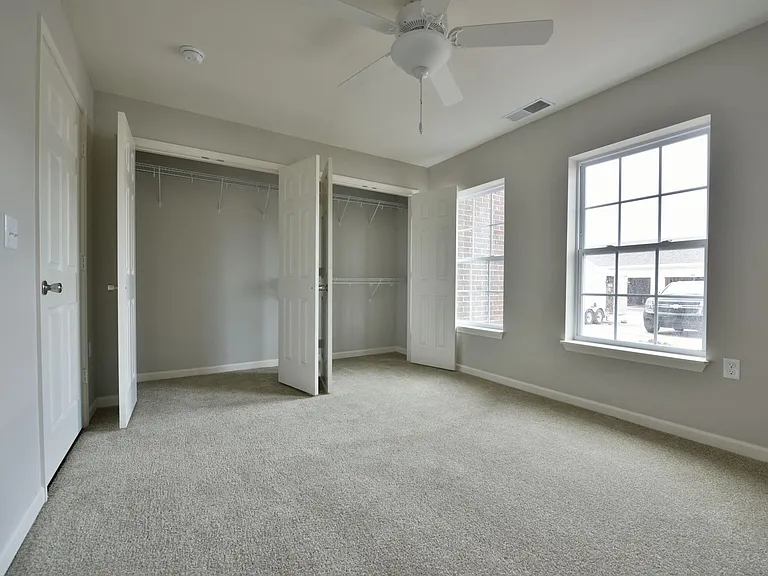 River Hills Apartments — Photo 28