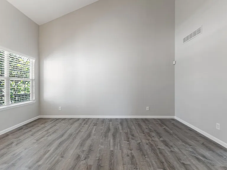 15726 Greenstone Ln — Photo 5