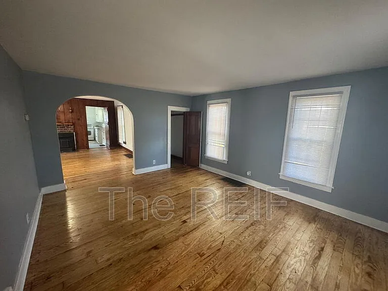 134 E Vienna St — Photo 3