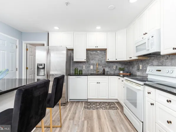 11602 Masters Ln APT 120, Berlin, MD 21811