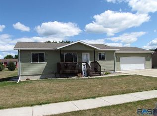 1132 N Olive Ave, Madison, SD 57042