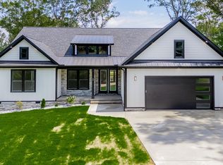 48 Simmons St, Wellford, SC 29385