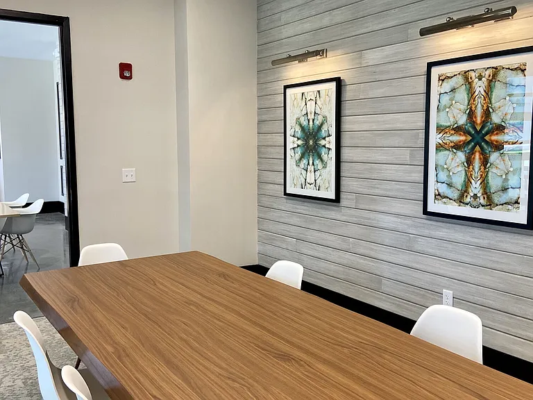 Post House — Photo 19