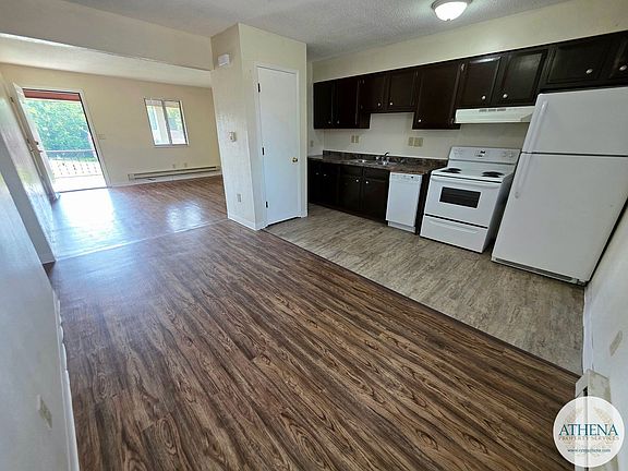 3rd image of 5 Village Dr APT 8