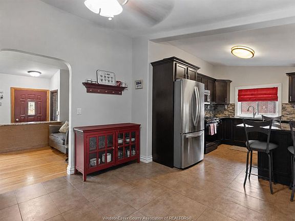 5th image of 2763 Everts Ave