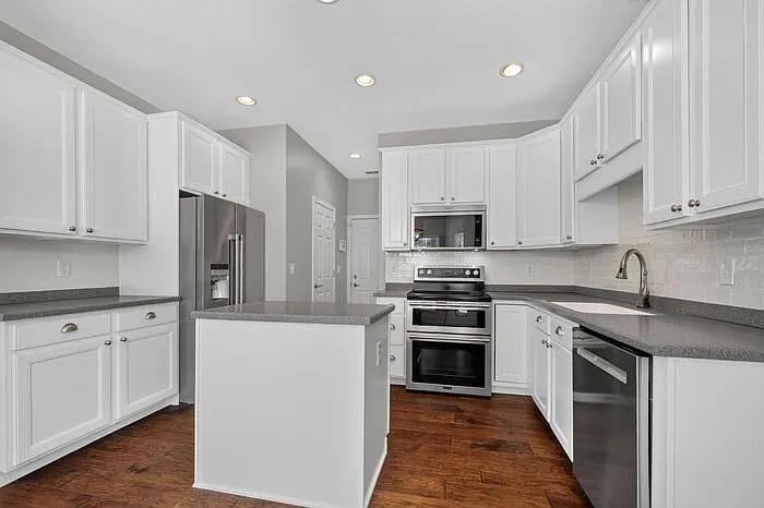 15552 Smithfield Dr — Photo 9