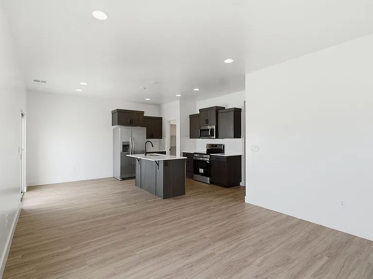 5690 S Weehawken Ln — Photo 12