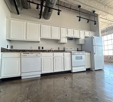2nd image of 1324 E Lancaster Ave APT 402