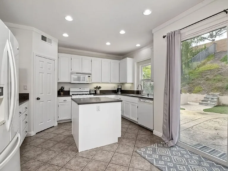 6057 Paseo Carreta — Photo 11