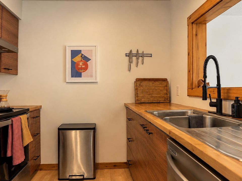 1st image of 622 Farnham Rd #30