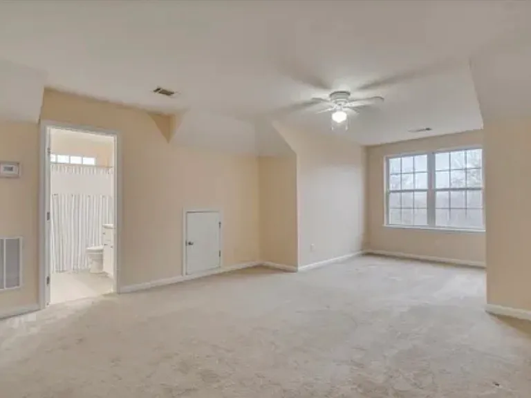 1473 Oxpens Rd — Photo 17