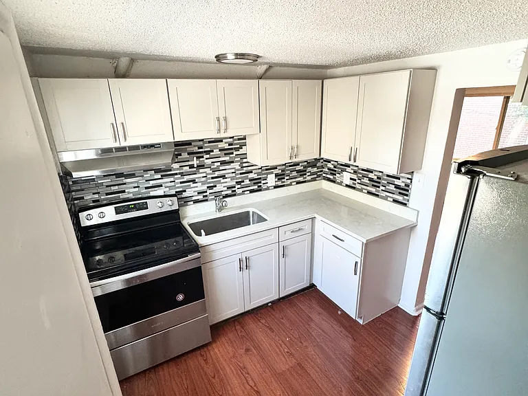80 S Washington St #6 — Photo 1