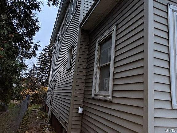 2nd image of 33 Whitesboro St