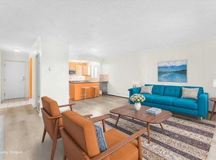 2512 W 15th St SW #7, Calgary, AB T2T 3Z5