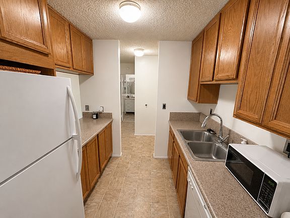4th image of 1645 Emerald St APT 2D