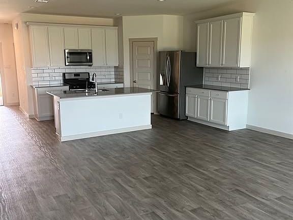 3rd image of 6939 Green Embers Ln