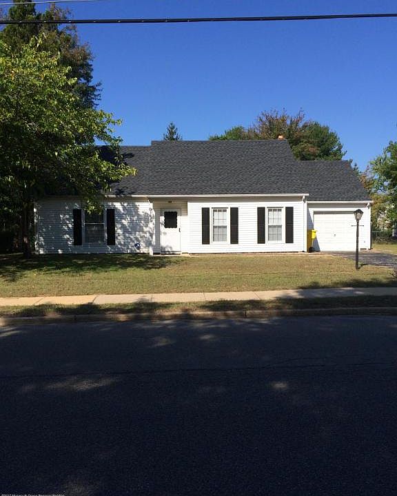 1st image of 204 Hearth Ct W