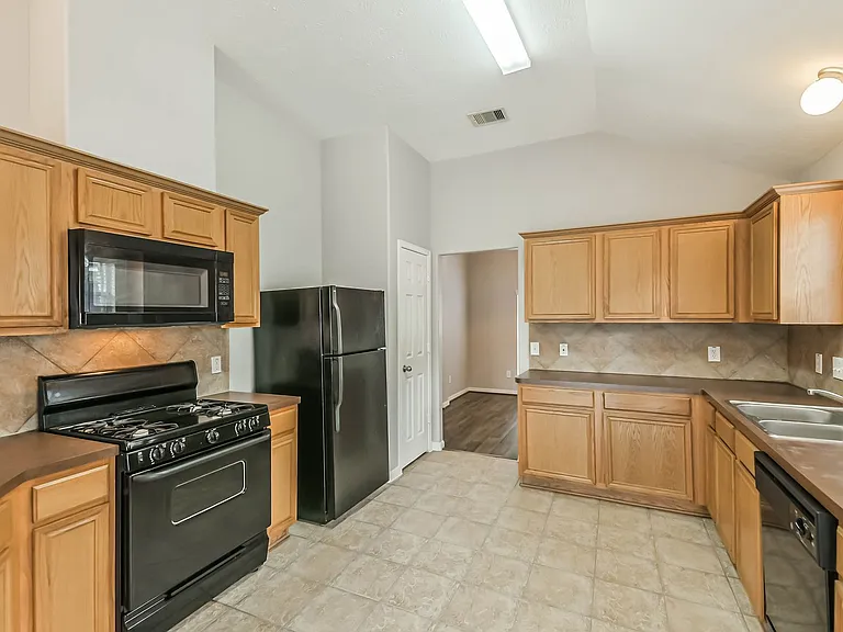 13831 Hillingdale Ln — Photo 10