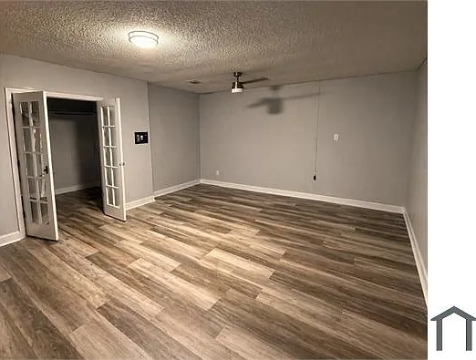 6215 Valley Pawn — Photo 13
