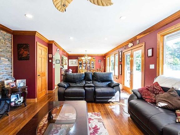 4th image of 19 Sunnyside Blvd
