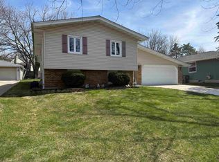 2822 Norway Pine Rd, Rockford, IL 61109