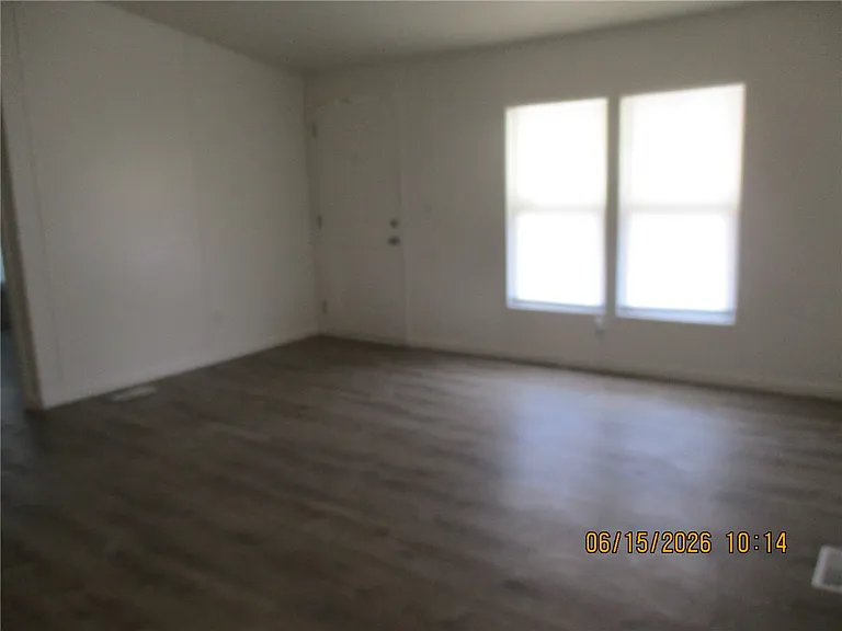 569 Harbor Dr — Photo 6