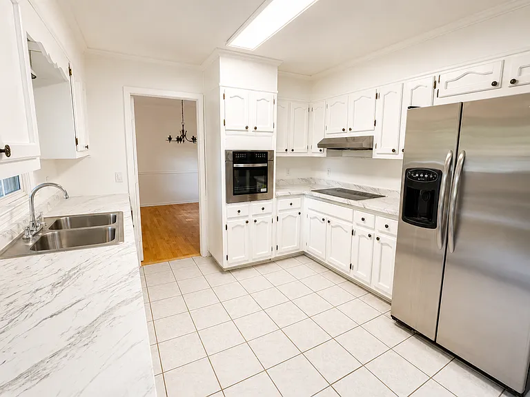 1690 Manhasset Dr — Photo 7