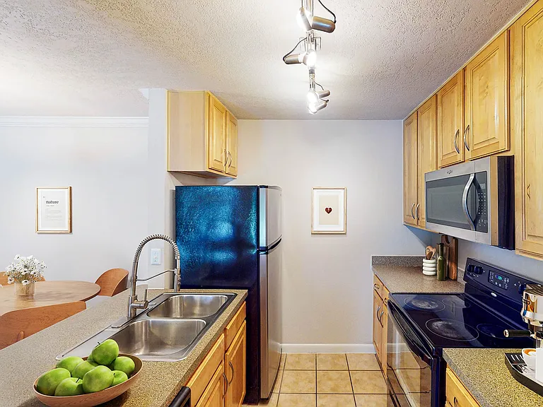 Altamira Place Apartment Homes — Photo 9
