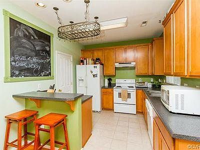 4th image of 903 Catherine St