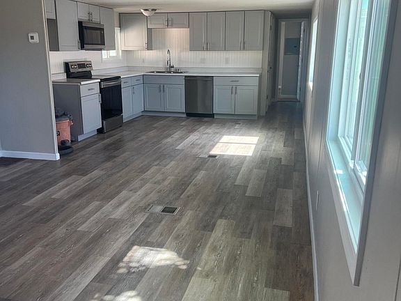 3rd image of 1100 Riverside Dr #108